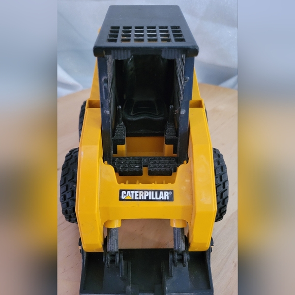 Bruder Caterpillar Skid Steer Loader Toy Figurine - Picture 13 of 16